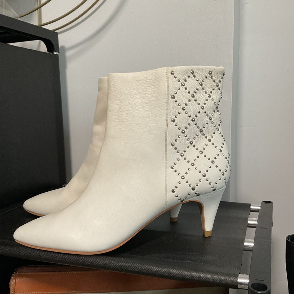 Dolce Vita Studded Kitten Heel Booties Size 8